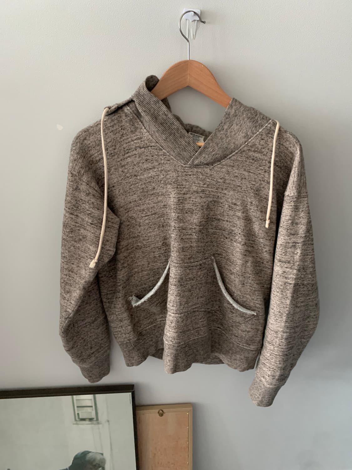 캐피탈 브이넥 후드 상품이미지1