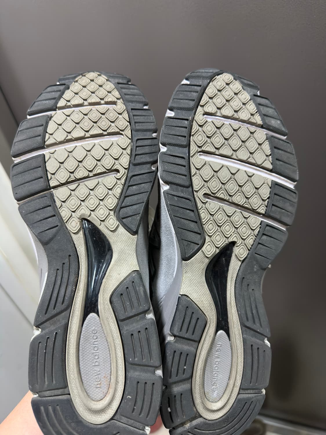 뉴발란스 990v4 us 10.5 상품이미지2