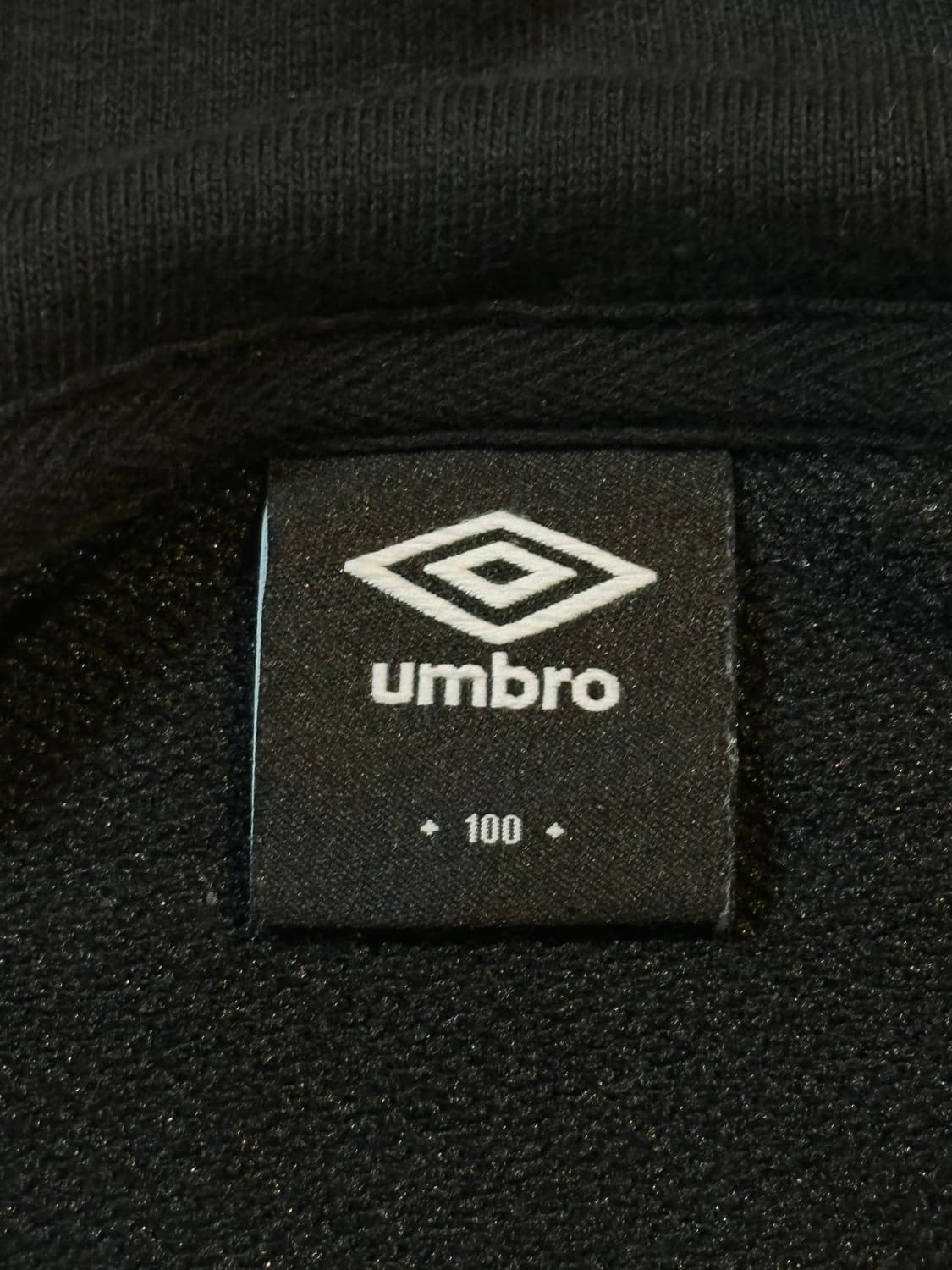 엄브로 UMBRO 에센셜 스몰로고 후드티 블랙 상품이미지5