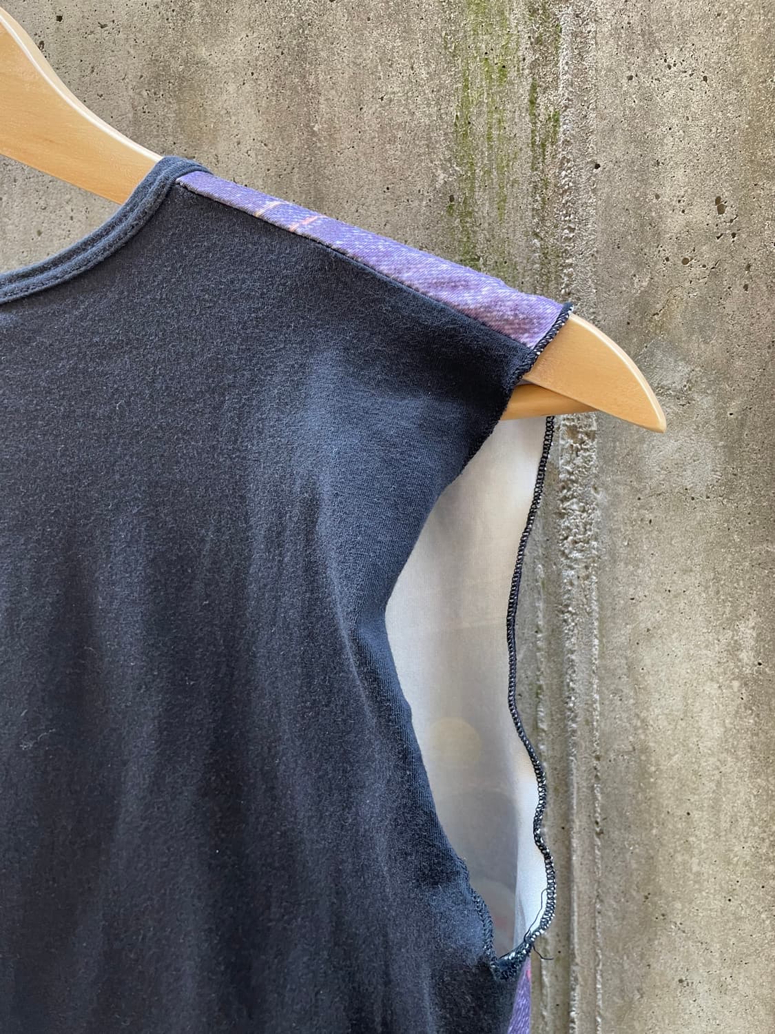 Rosabella 그래픽 슬리브리스 탑 상품이미지9