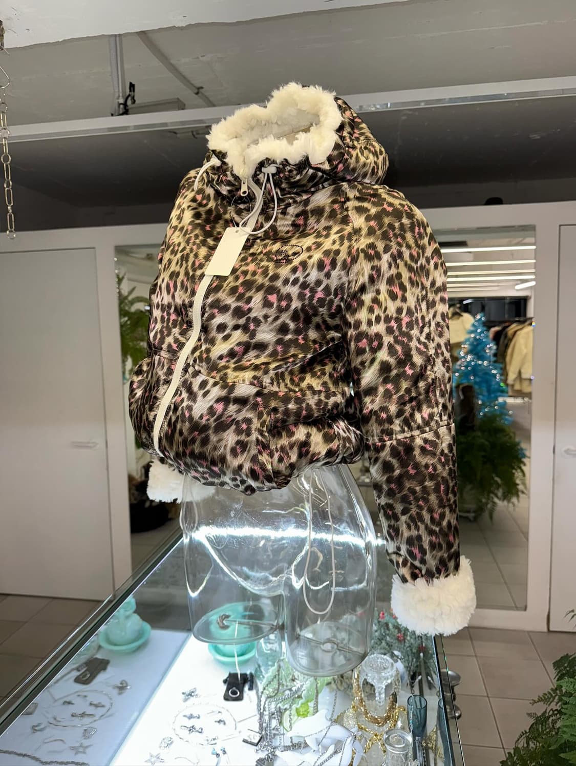 리버서블 호피 레오파드 퍼 화이트 점퍼 새상품 양면 리버시블 상품이미지3