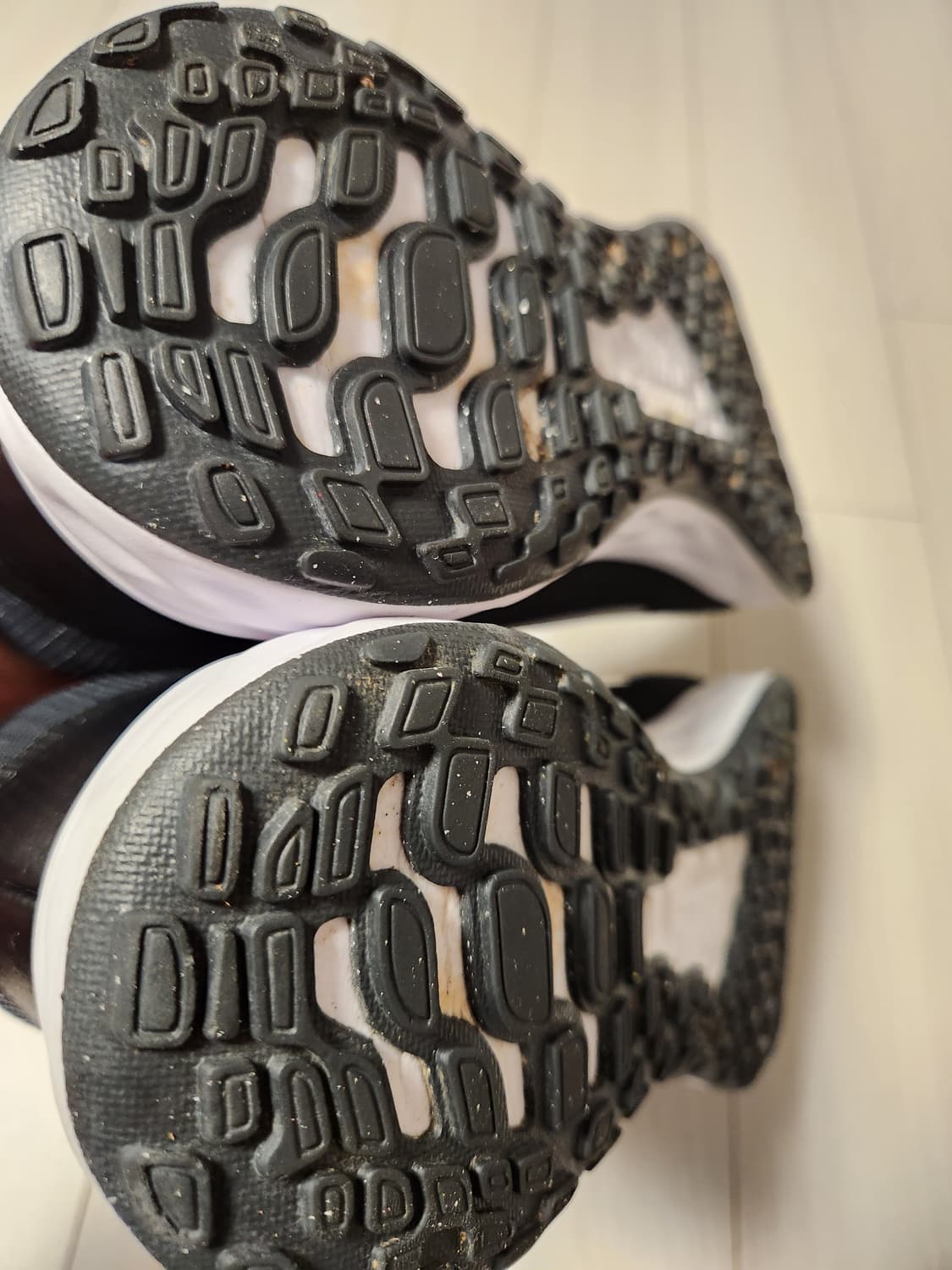 나이키 레볼루션 6 넥스트 네이처 DC3729-003 사이즈250

사용 상품이미지7