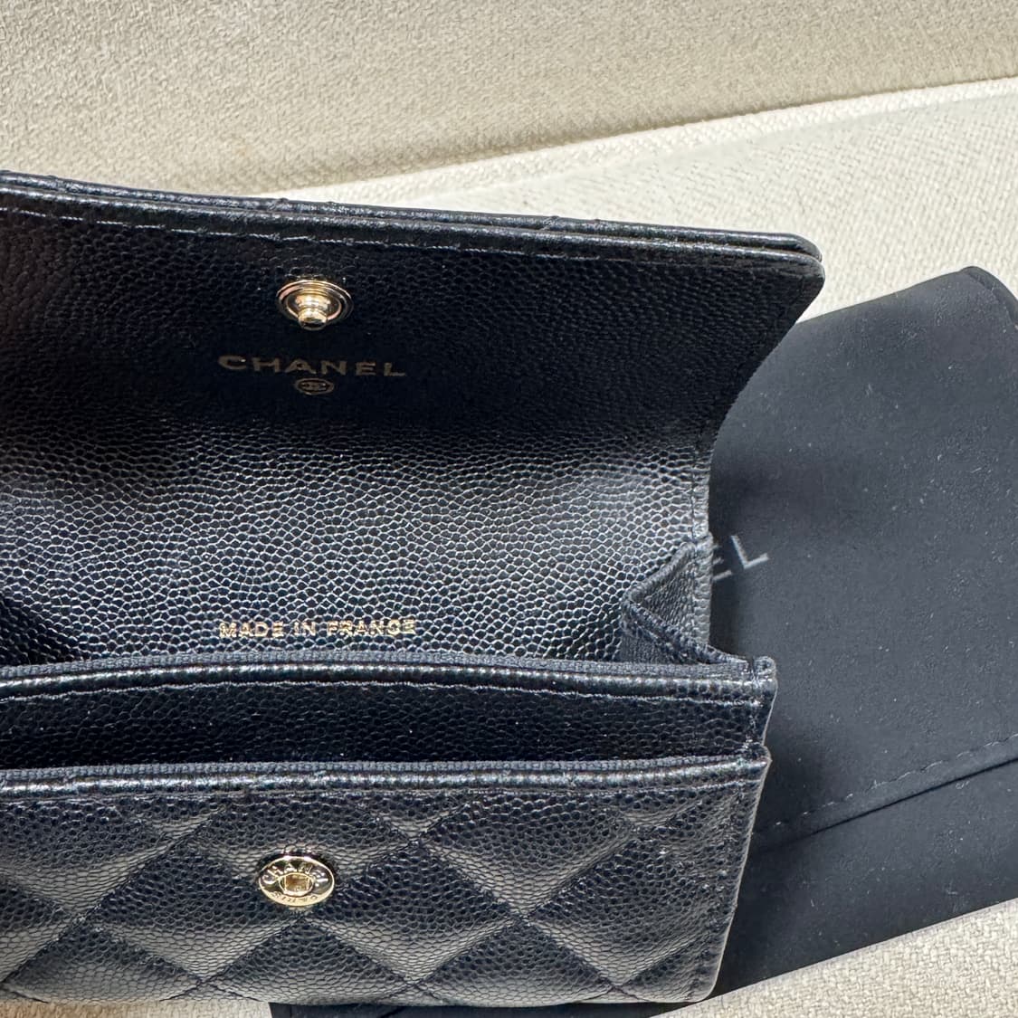 샤넬 큐빅 캐비어 똑딱이 카드지갑 내장칩 상품이미지7