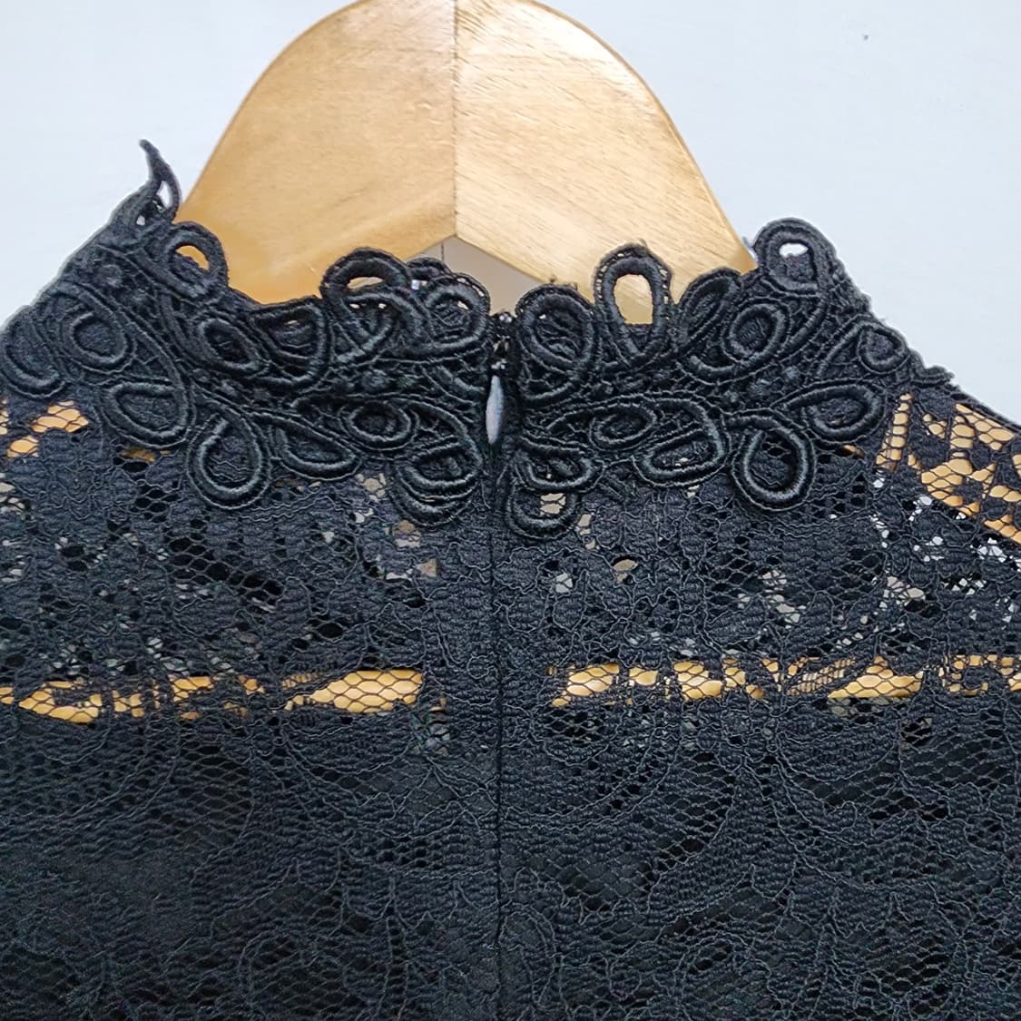 지고트 블랙 레이스 긴팔 미디 원피스 상품이미지4