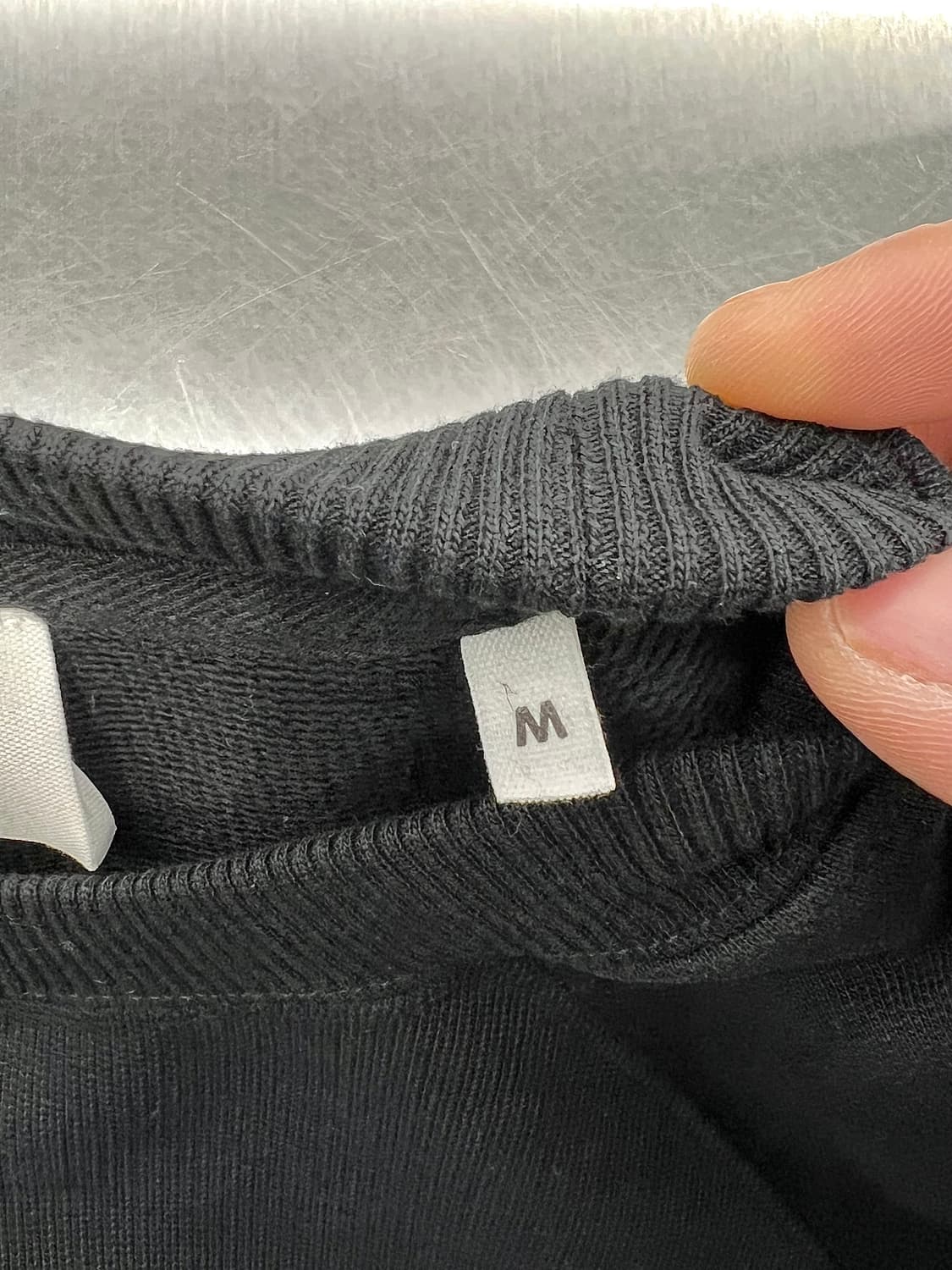 아미 21ss 블랙 스몰 하트로고 크루넥 스웨트 셔츠 상품이미지8