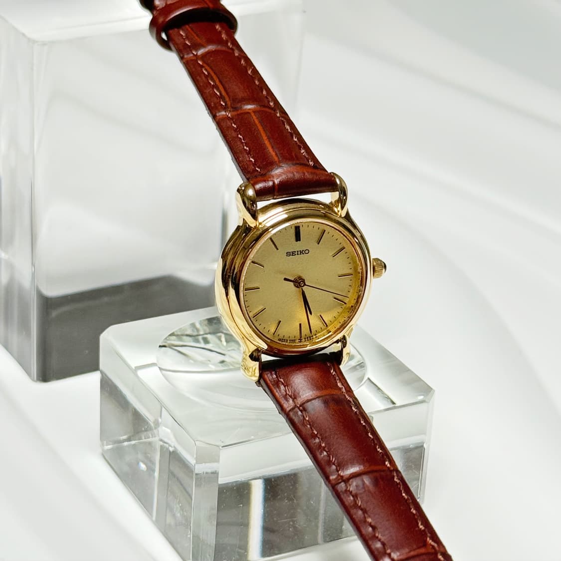90s 빈티지 세이코 클래식 골드 샴페인 다이얼 레더 워치 상품이미지5