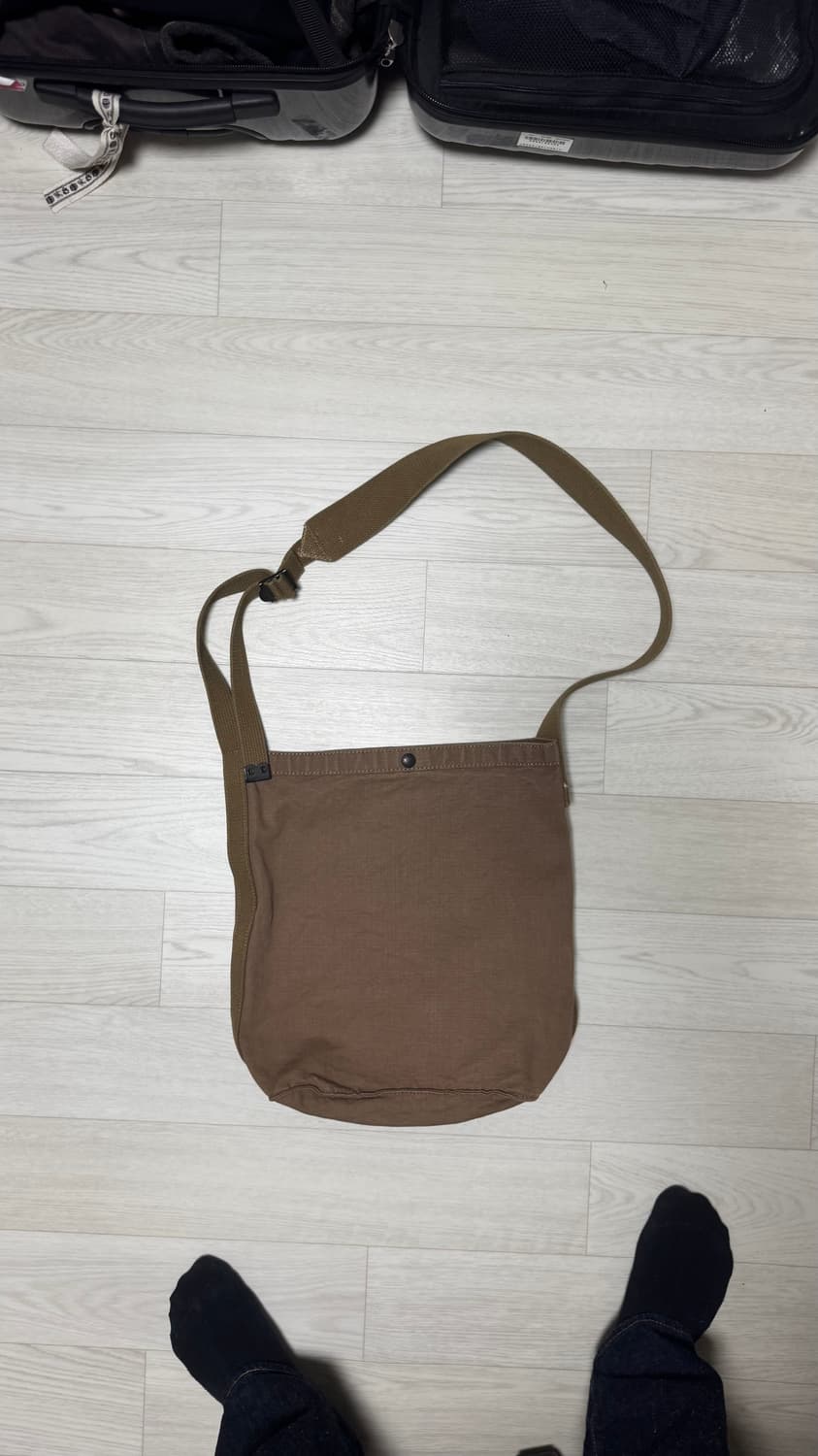 나이젤 카본 메일 백 카키 상품이미지1