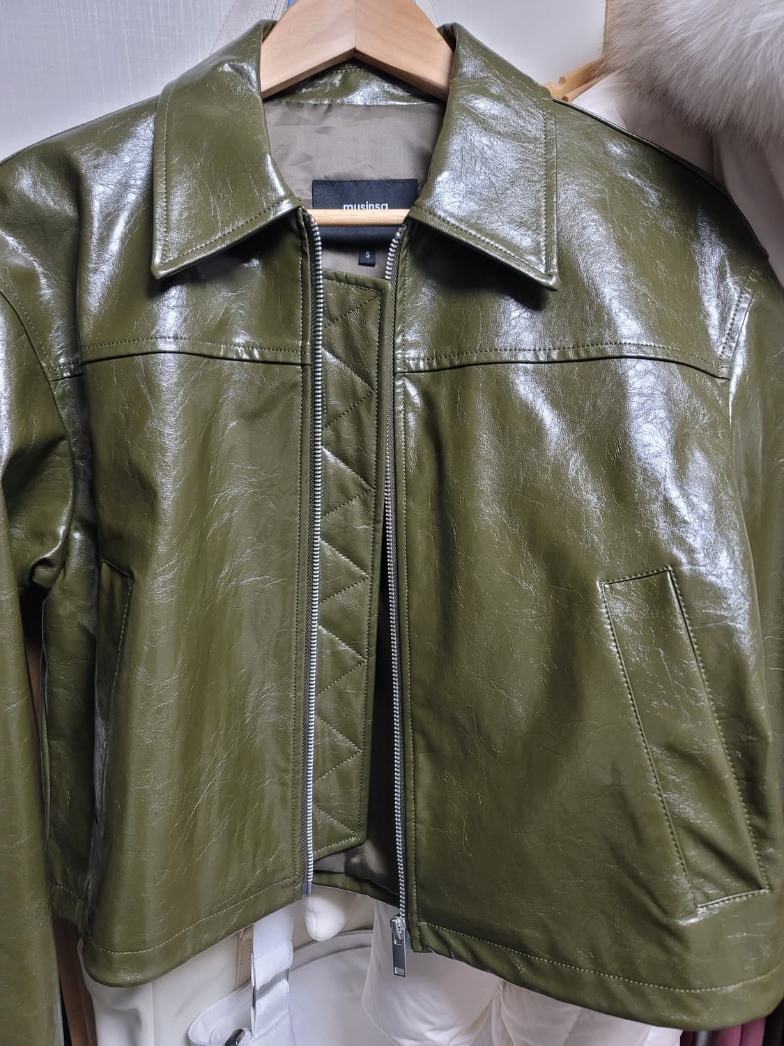 무신사스탠다드 우먼즈 신세틱 레더 싱글 자켓 올리브 상품이미지4