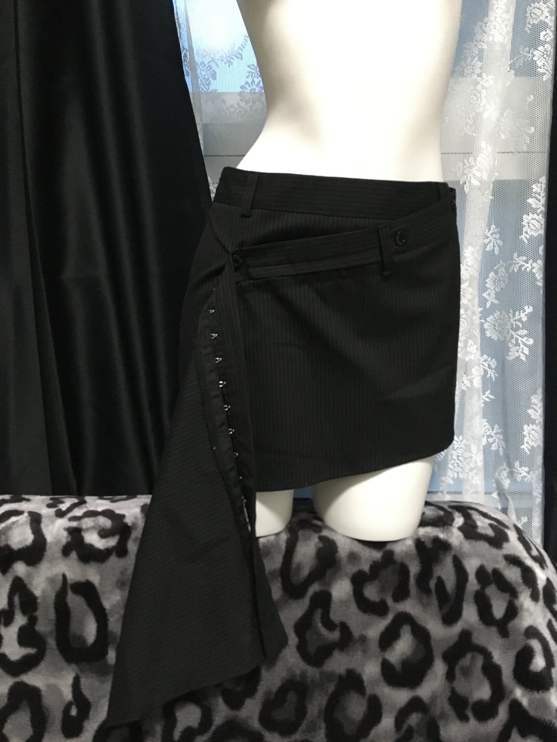 BOHEMSEO UNBALANCED DRAPE MINI SKIRT 상품이미지3