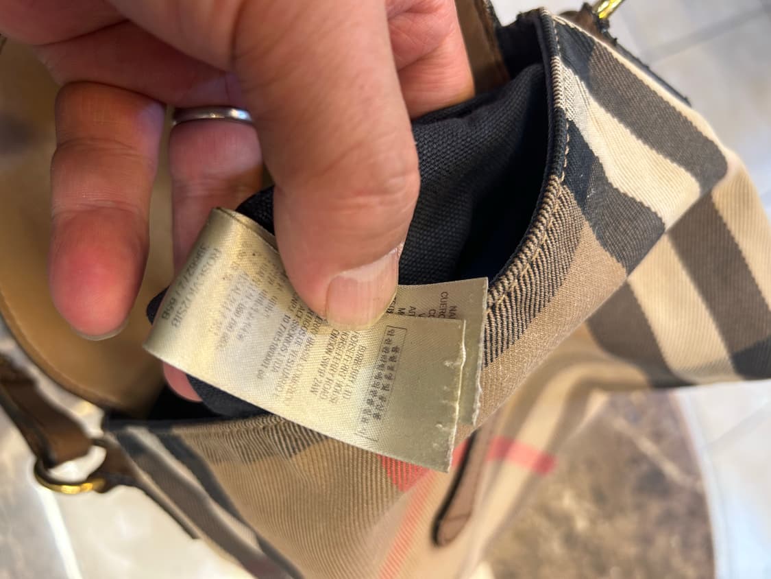 정품 버버리 하우스체크 스몰 맥켄 크로스백팝니다 상품이미지10