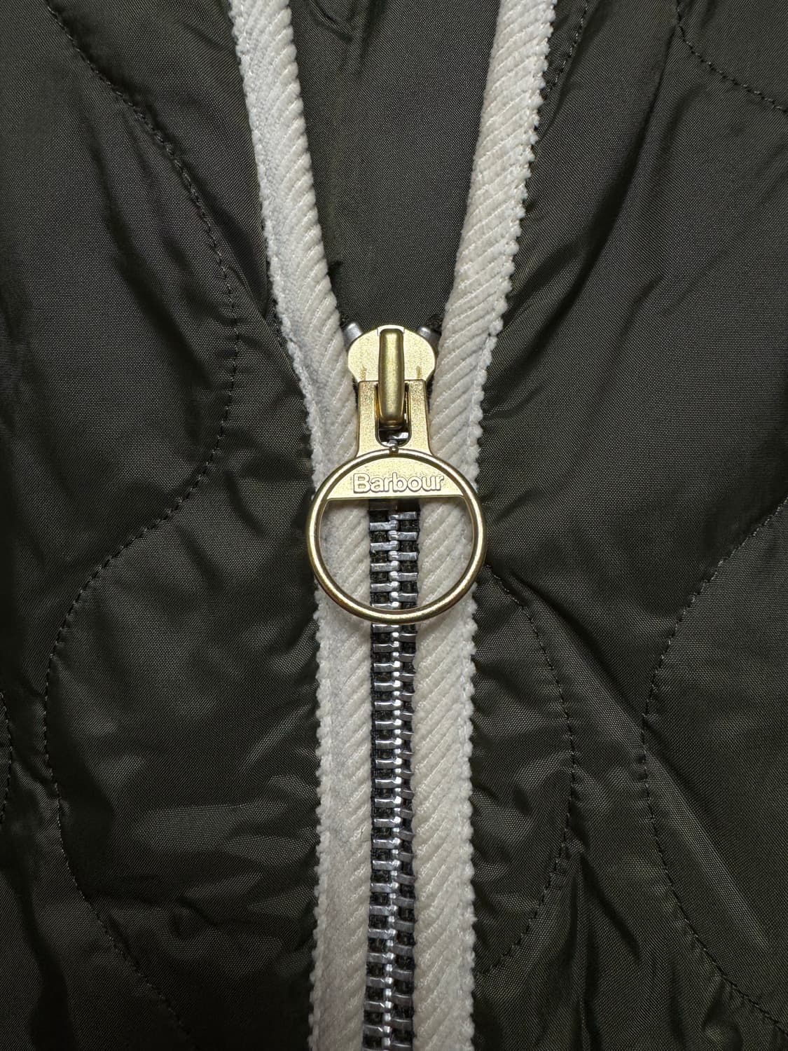 바버 알렉사청 노라 퀼트 베스트 올리브 상품이미지3