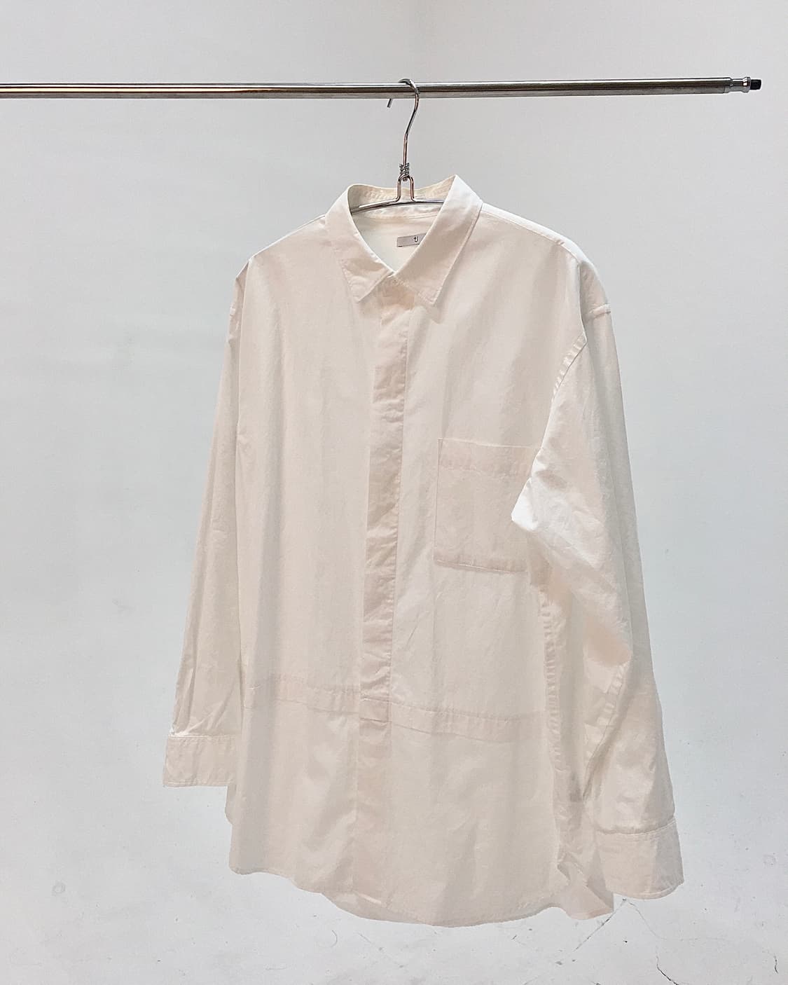 Jil Sander x UNIQLO Sleeve Minimal Shirt 상품이미지1