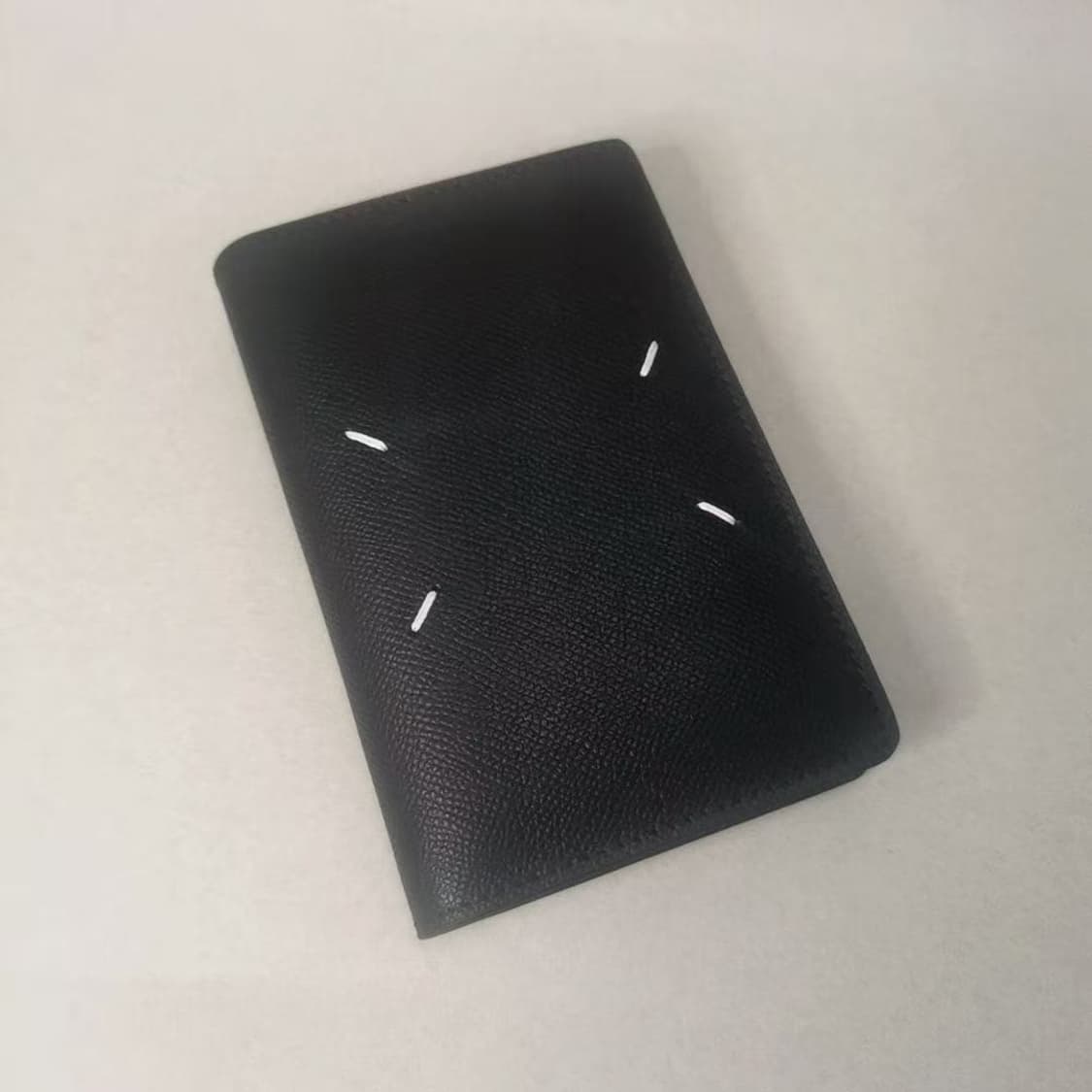 
메종 마르지엘라 레더 바이폴드 카드 홀더 블랙 상품이미지3