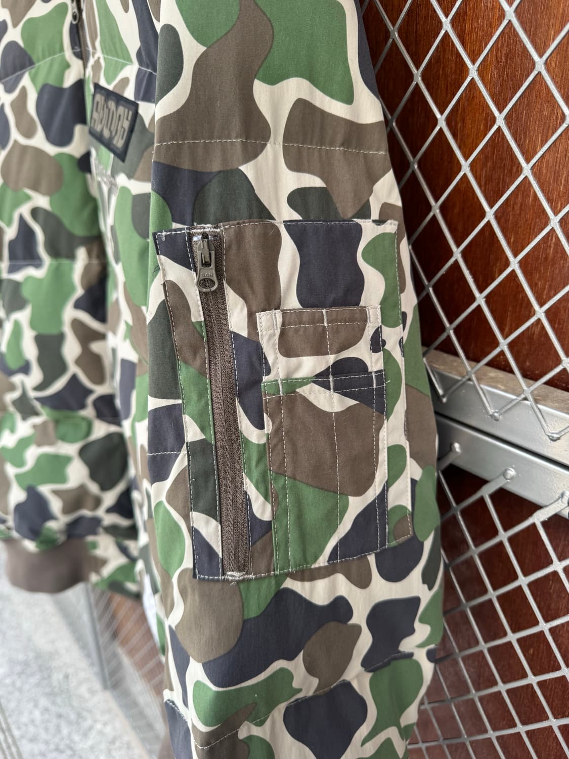 아디다스 서울 플라이트 카모 오버핏 봄버 패딩 자켓 M 상품이미지4