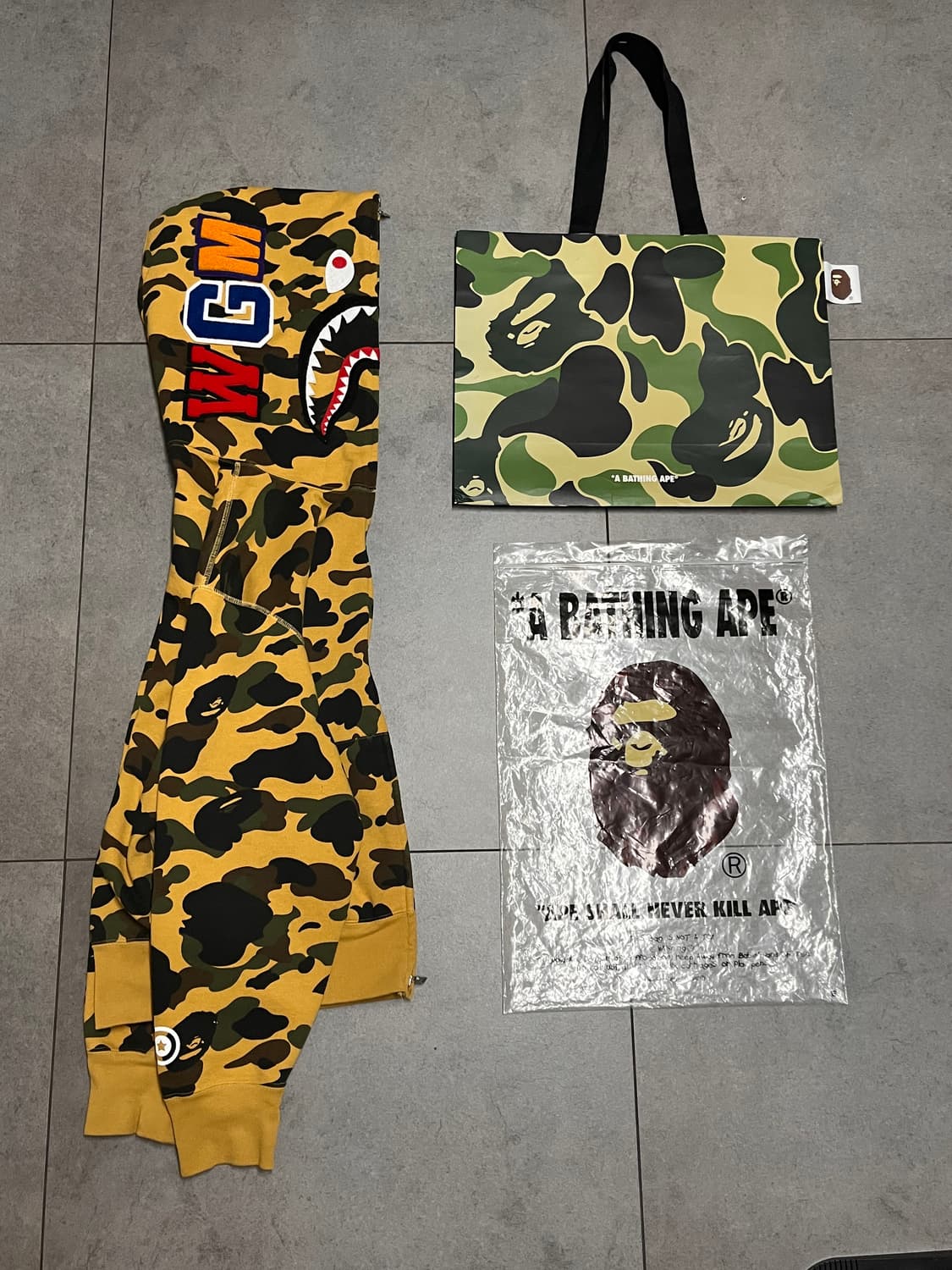 새상품급) 베이프 황계 샤크 후드집업 상품이미지1