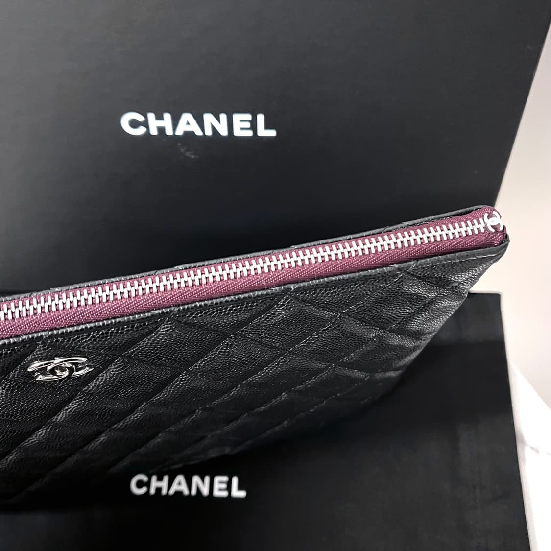 [S급/정품] 샤넬 클래식 그레인드 실버 메탈 미듐 클러치 백 상품이미지6