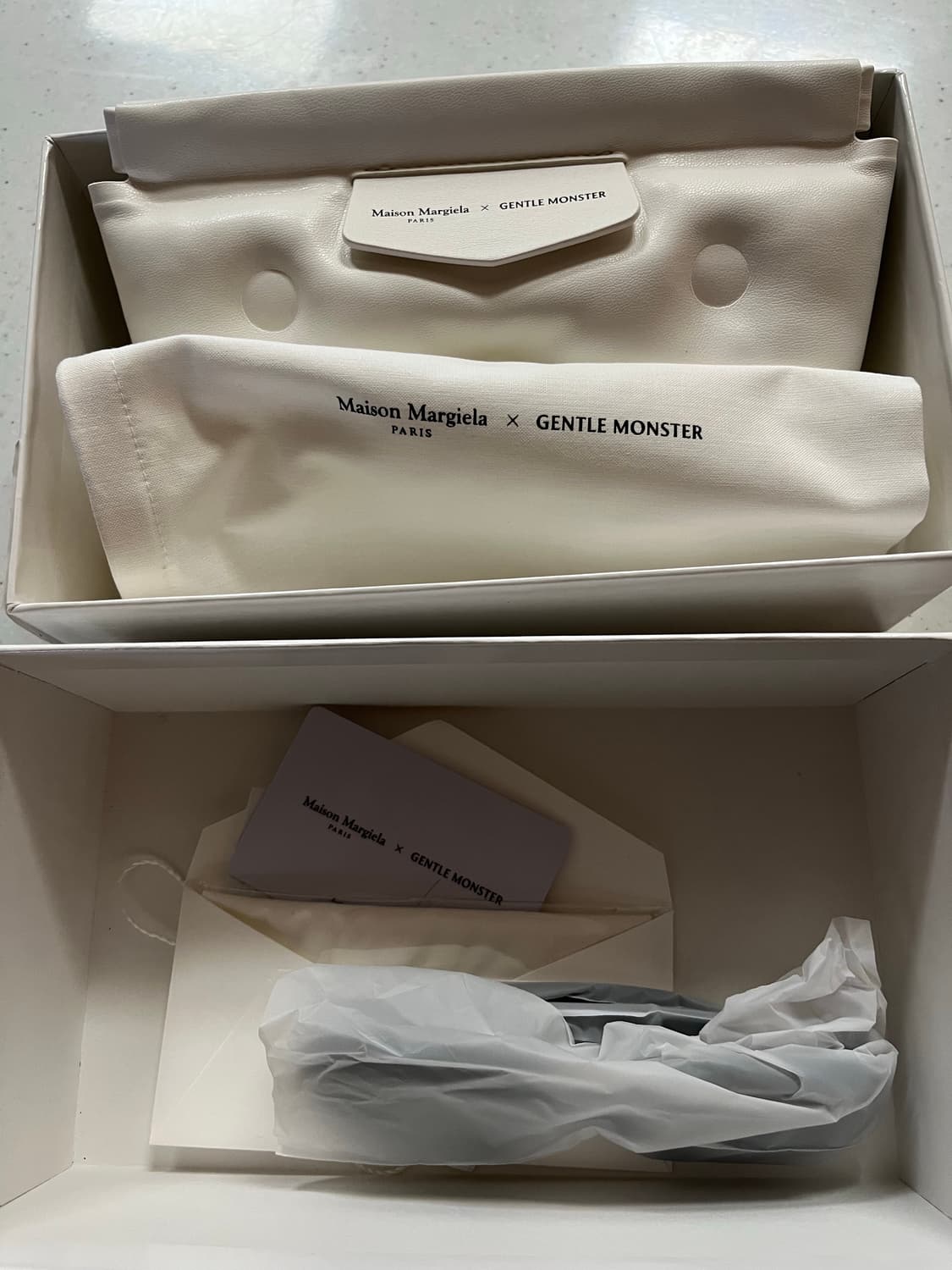 MM207 젠틀몬스터x메종마르지엘라 블랙 새제품 팝니다 상품이미지4