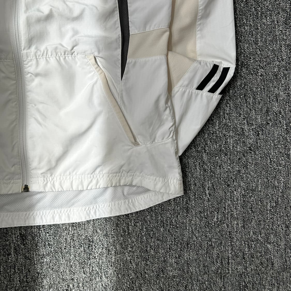 아디다스 화이트 배색 바람막이 상품이미지3