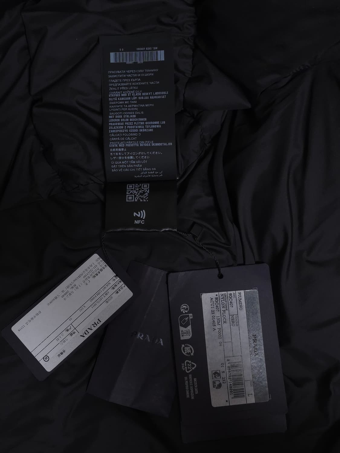 [L] 프라다 벨벳 패딩 블랙(SGC407) 상품이미지9