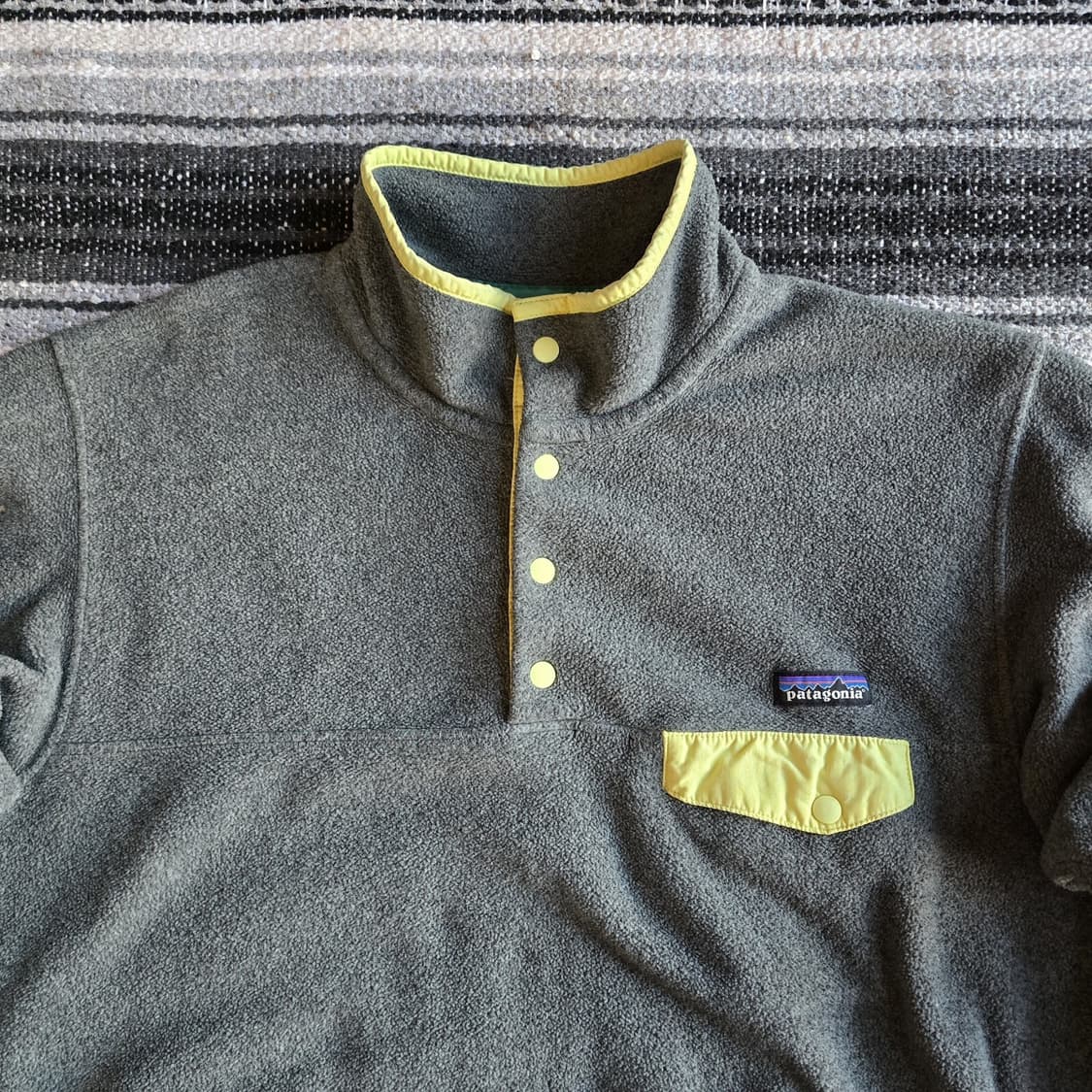 10s 파타고니아 신칠라 스냅-T 그레이/옐로우 상품이미지2