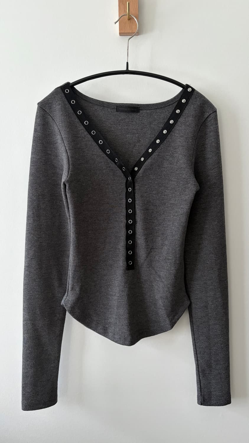 헬레네파리스 스냅 네크라인 롱 슬리브 차콜 상품이미지9