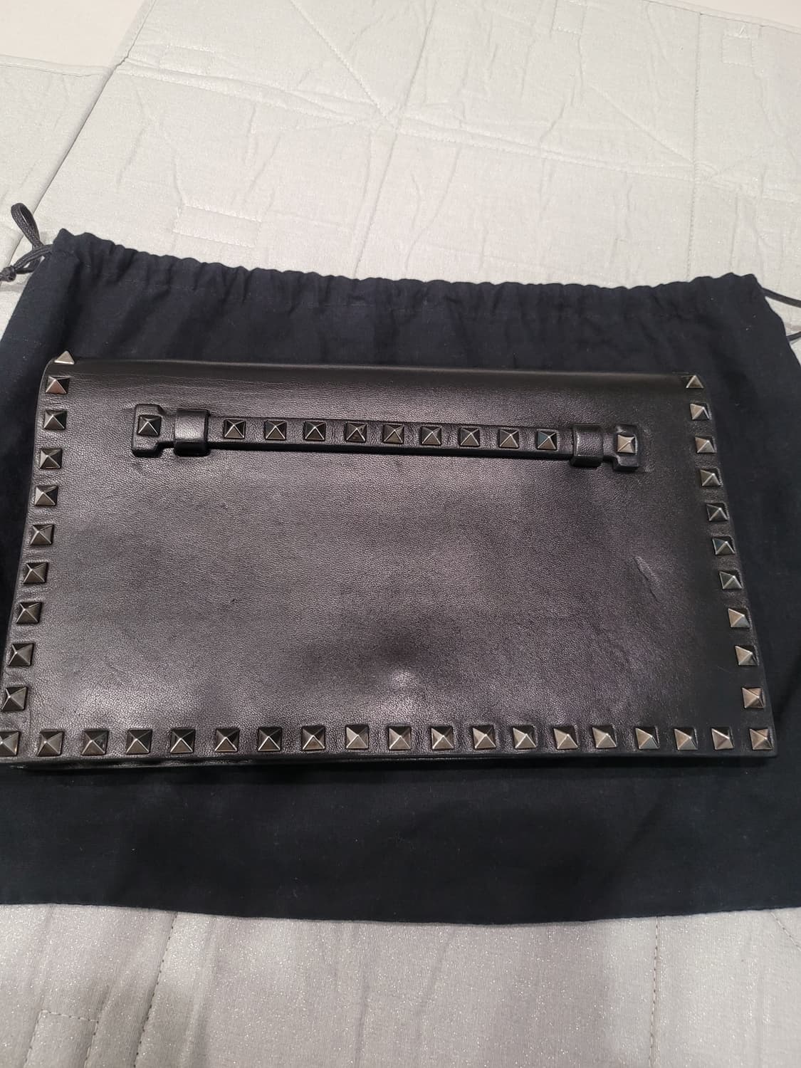 시크함의 대명사, 발렌티노 락스터드 엔벨로프 클러치(L) 내놓아요 상품이미지2