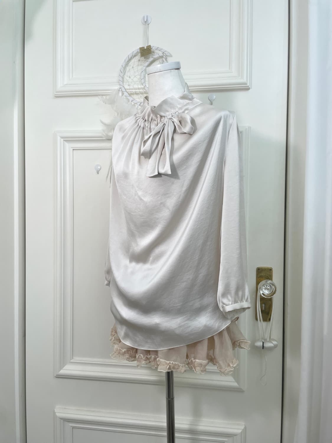 beigeivory satin neck shirring bow beaut 상품이미지2