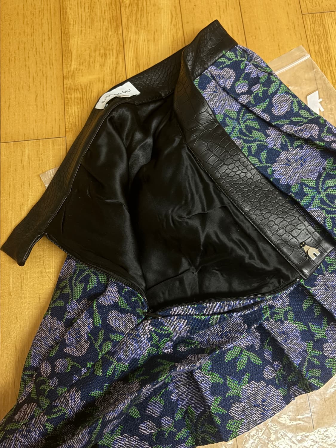 슈팅 추 레더 패치워크 자가드 스커트 상품이미지3