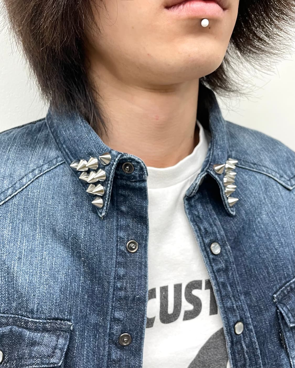 Distressed Spike Stud Denim Shirt  상품이미지4
