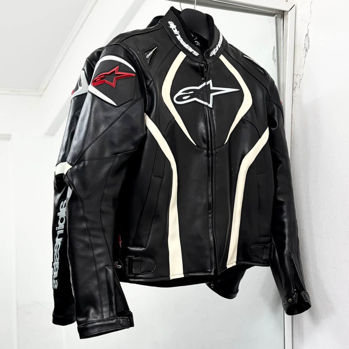 알파인스타 레더 레이싱 자켓 상품이미지1