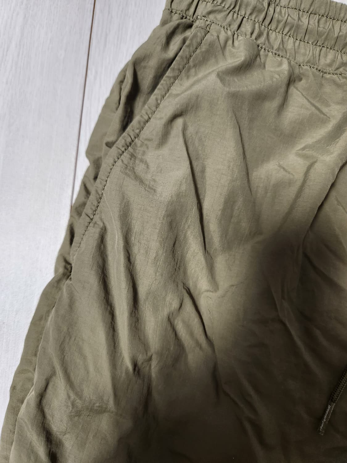 grooverhyme 나일론 밴딩 카키 반바지 사이즈xl

세탁으로 인한 상품이미지5