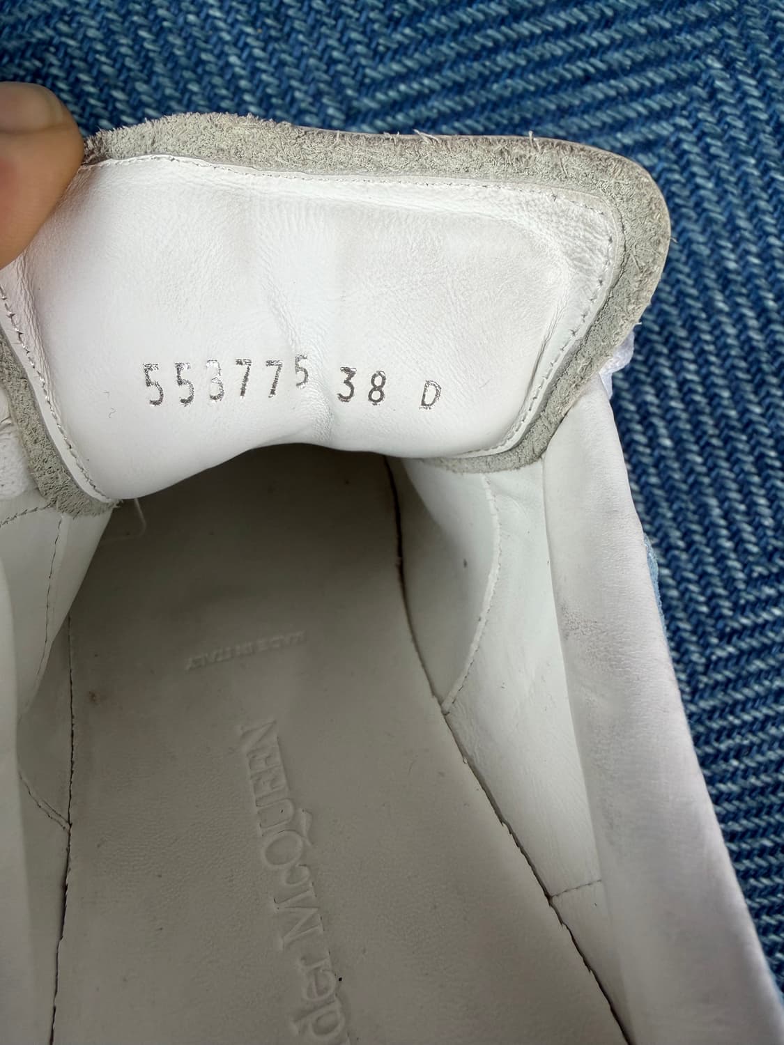 알렉산더 맥퀸 오버솔 스니커즈 38 화이트/블루 상품이미지4