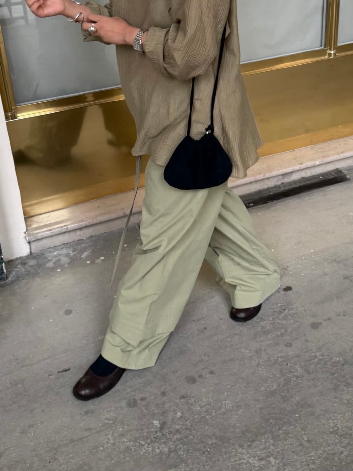 에토스 스웨이드 미니백 상품이미지1