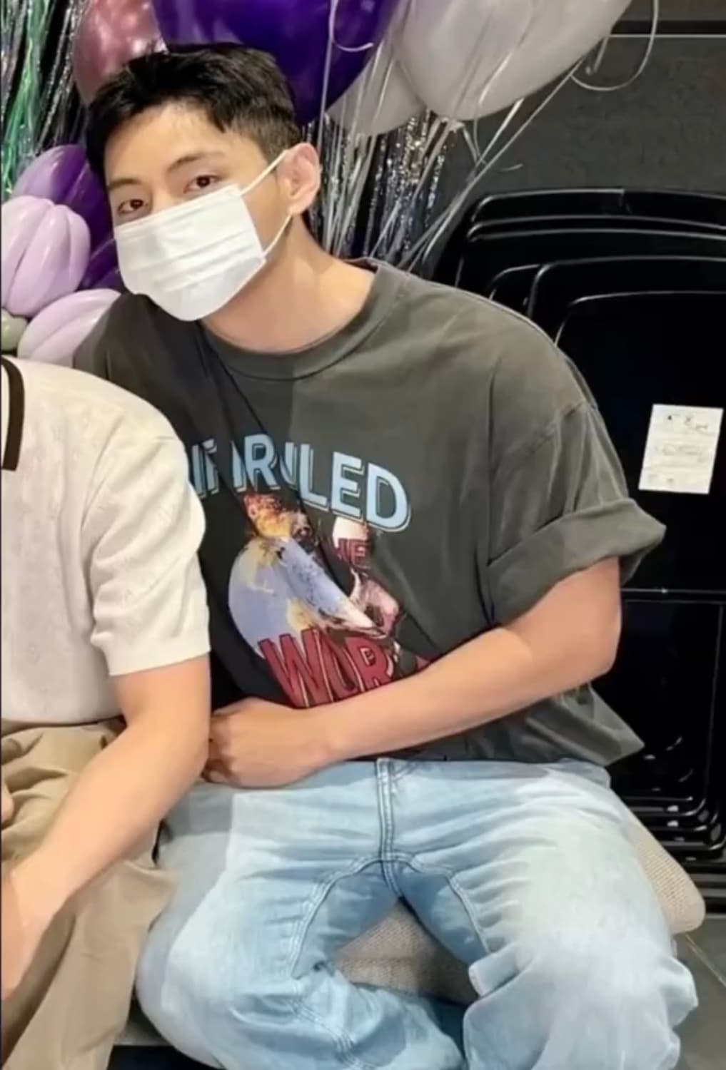 방탄 뷔 착용 IF I RUIED THE WORLD 반팔 스미크로 상품이미지1