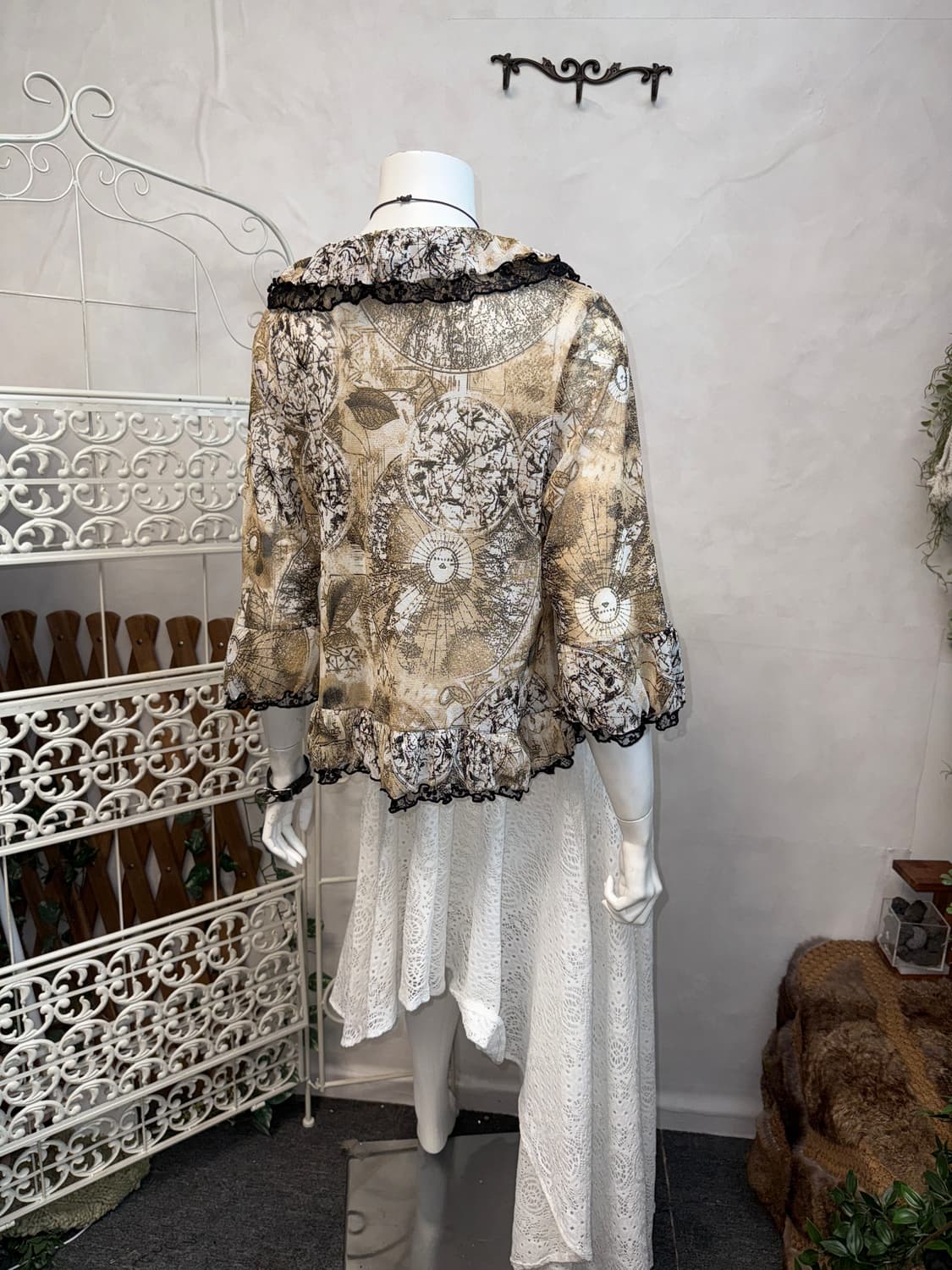 Brown tie dye oriental mesh ruffle 블라우스 상품이미지3