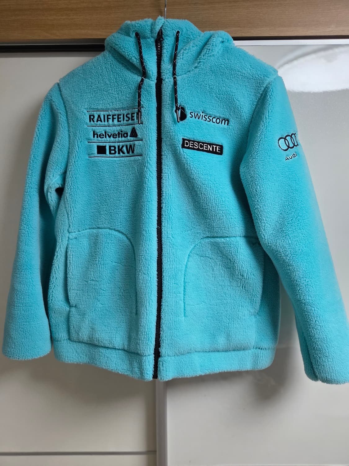 데상트 플리스 후드 자켓 상품이미지1