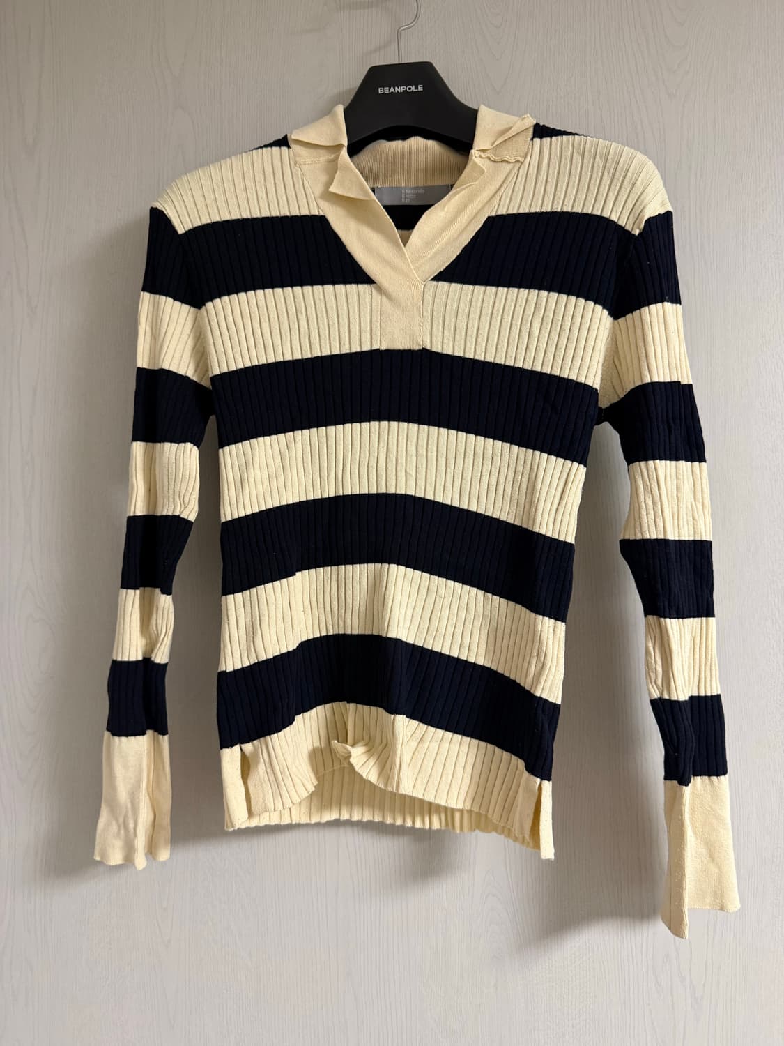 에잇세컨즈 슬림핏 스트라이프 니트 상품이미지1