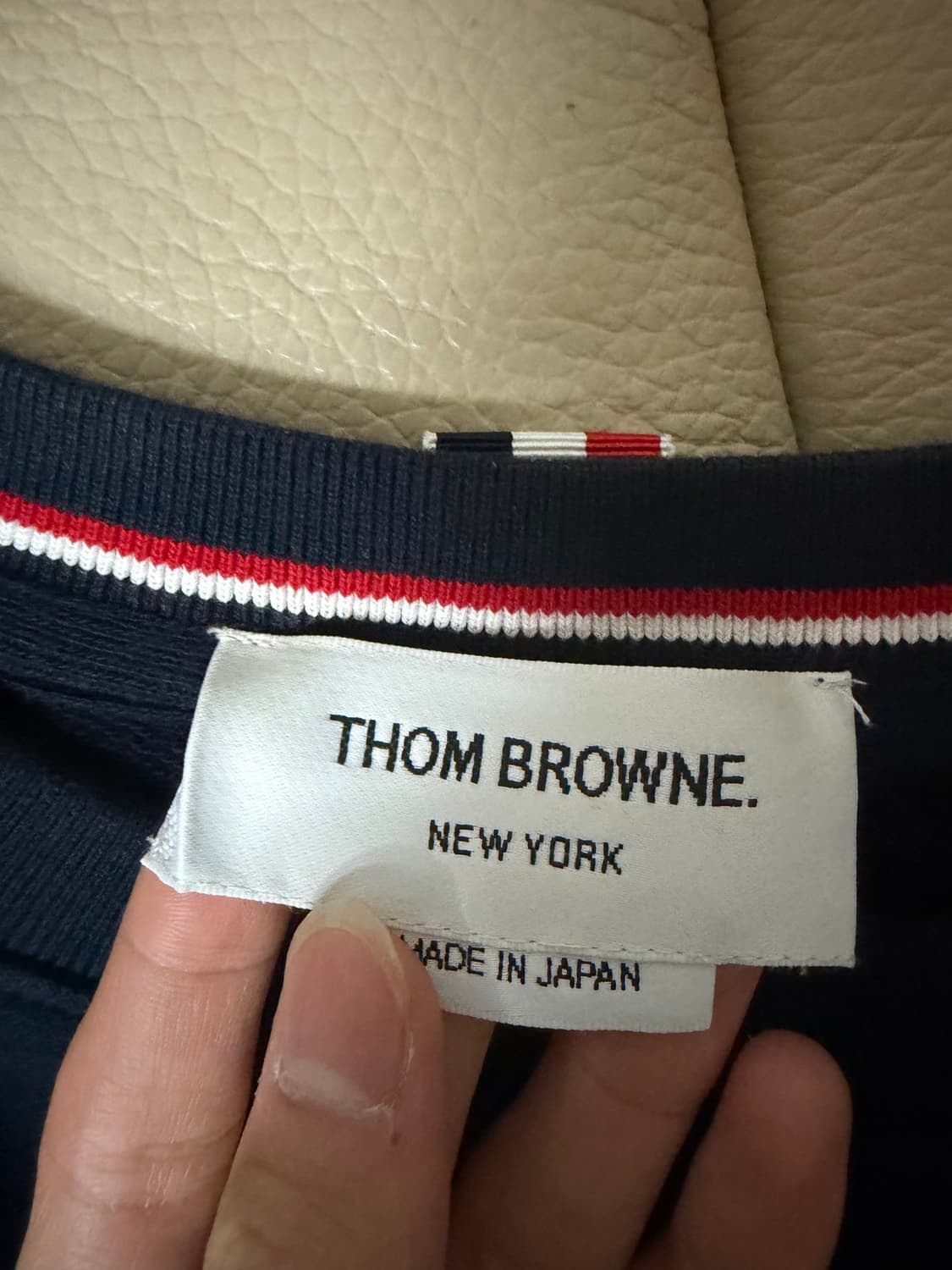 톰브라운 4바 네이비 맨투맨 상품이미지4