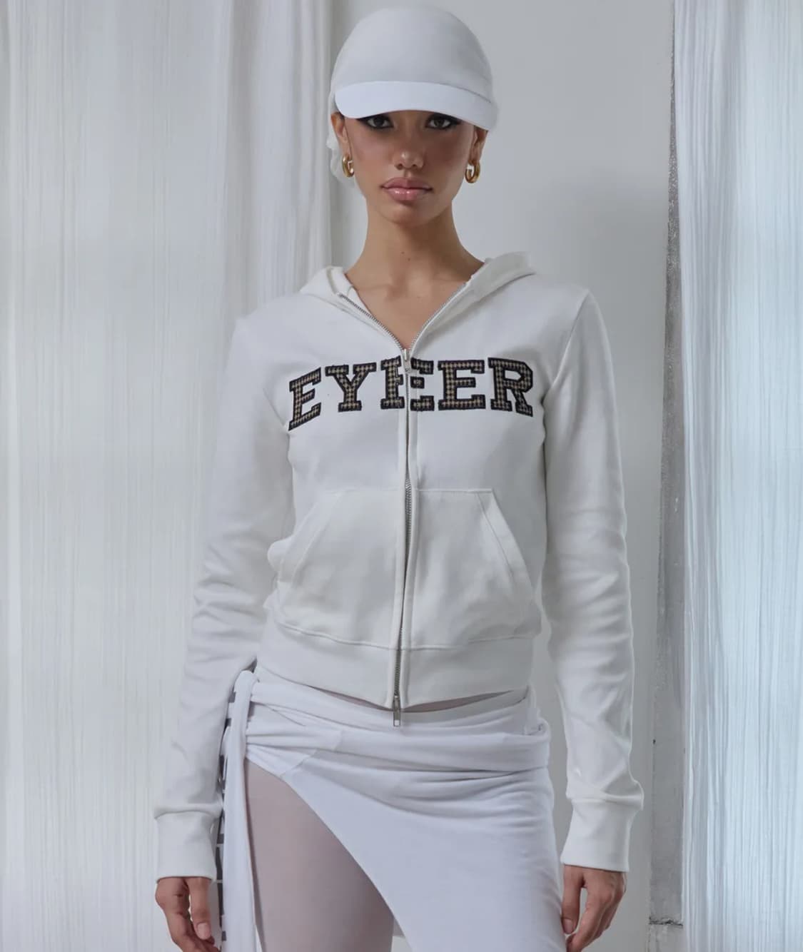 이와이이알 EYEER 패치 로고 슬림 후디 화이트 상품이미지2