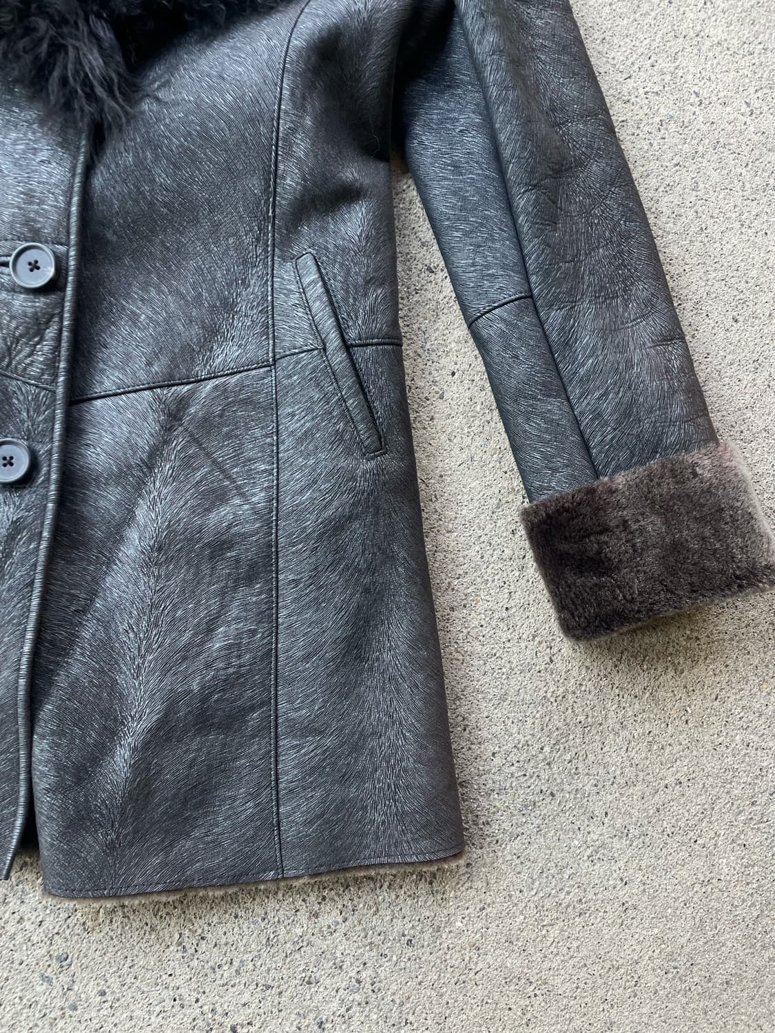 Von Dutch Shearling Collar Mouton Coat 상품이미지3