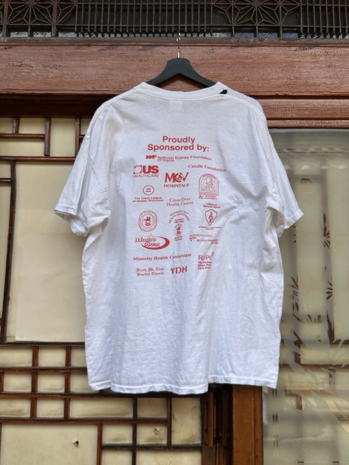 뉴욕에서 구매한 1990s 빈티지 헬스케어 스폰서드 반팔 XL 판매 상품이미지2