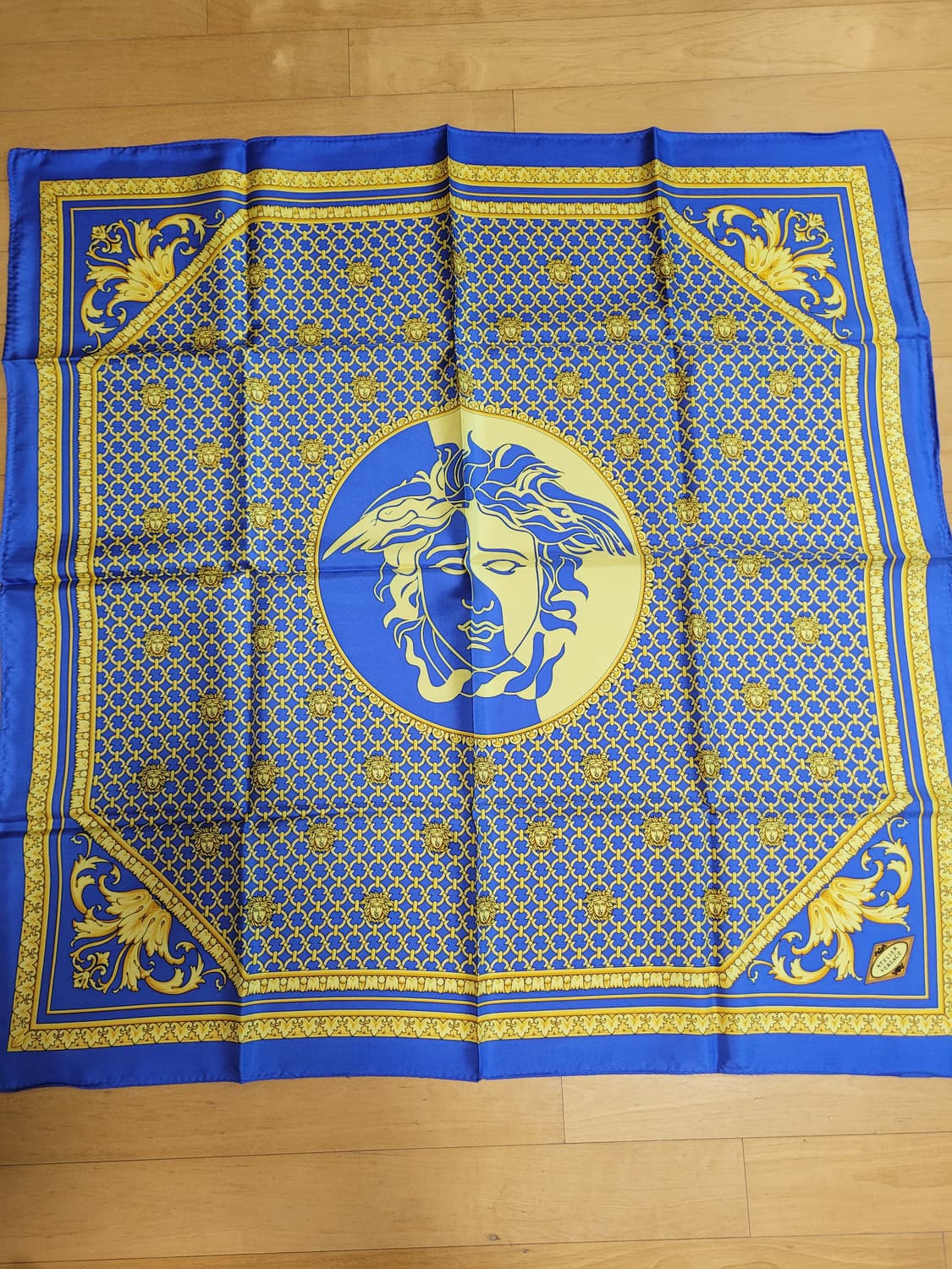 정품 베르사체 실크 스카프 상품이미지1