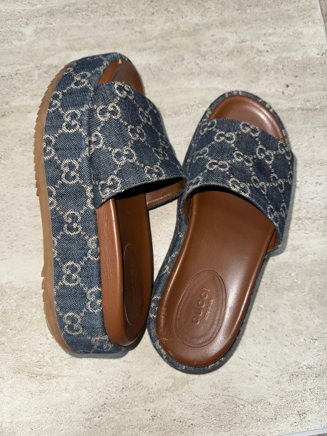 GUCCI GG DENIM SLIDE SANDAL 상품이미지1