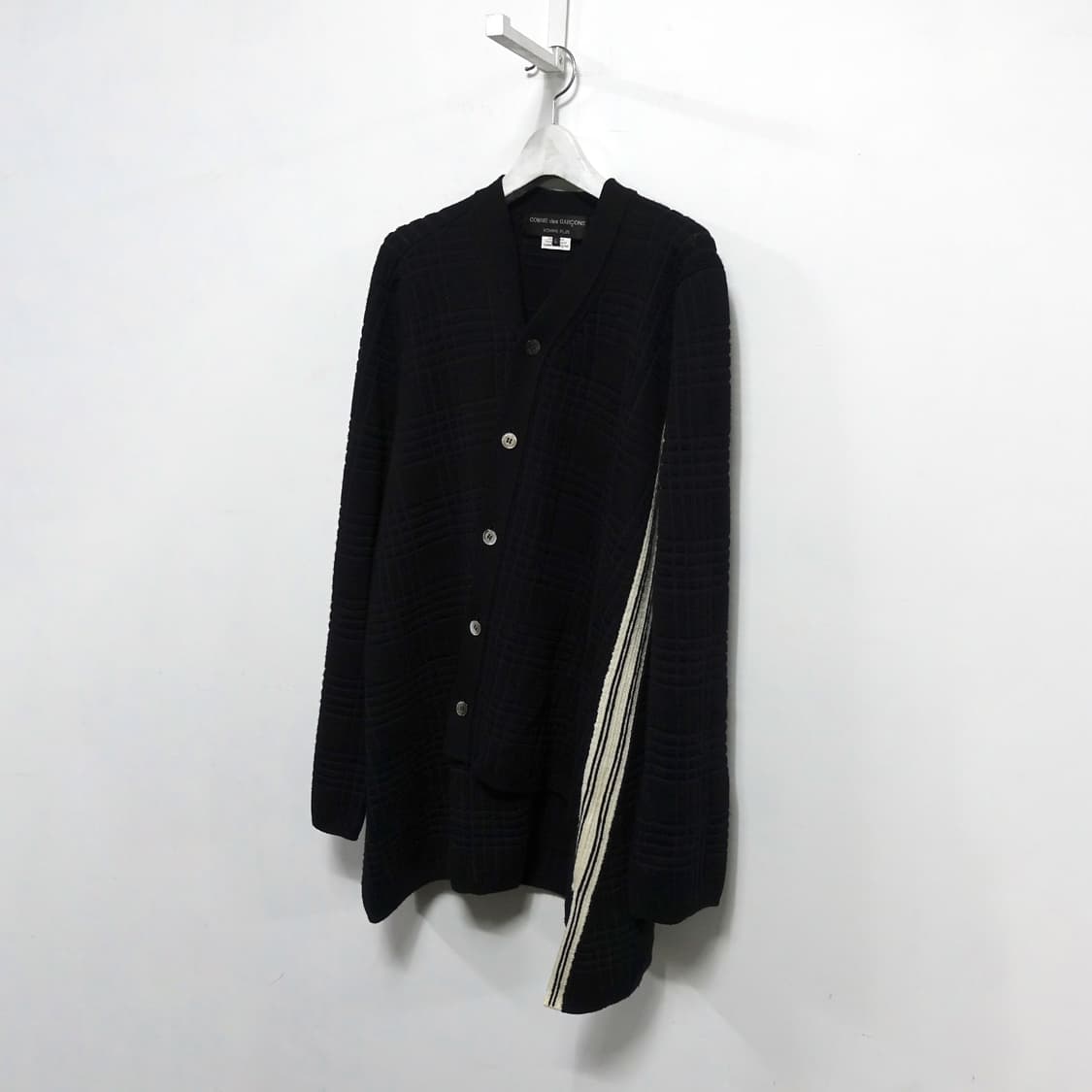 [L]COMMEDESGARCONS HOMME 꼼데가르송옴므 비대칭 가디건 상품이미지4