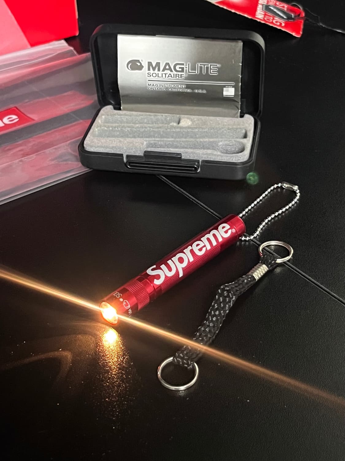 슈프림 x Maglite 맥라이트 솔리테어 키체인 키링 레드 상품이미지3