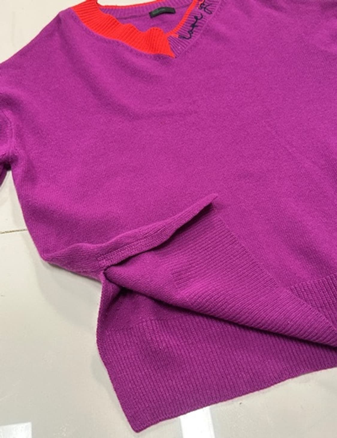 베네통 레터링 V넥 니트  상품이미지6