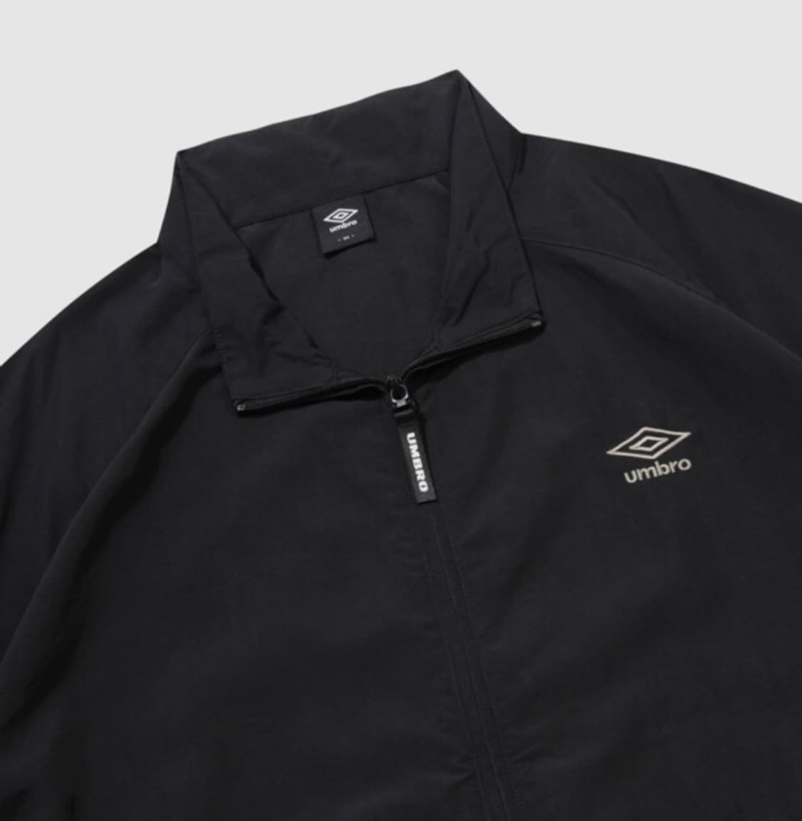 엄브로 바람막이 블랙 클래식 스탠넥 웜업 바람막이 자켓 / BLACK 상품이미지6