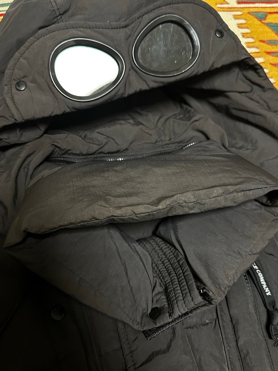 CP컴퍼니 고글 패딩 베스트 차콜 L 상품이미지6