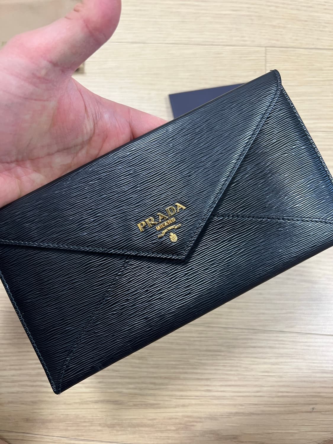 프라다 사피아노 가죽 클러치 지갑 상품이미지1