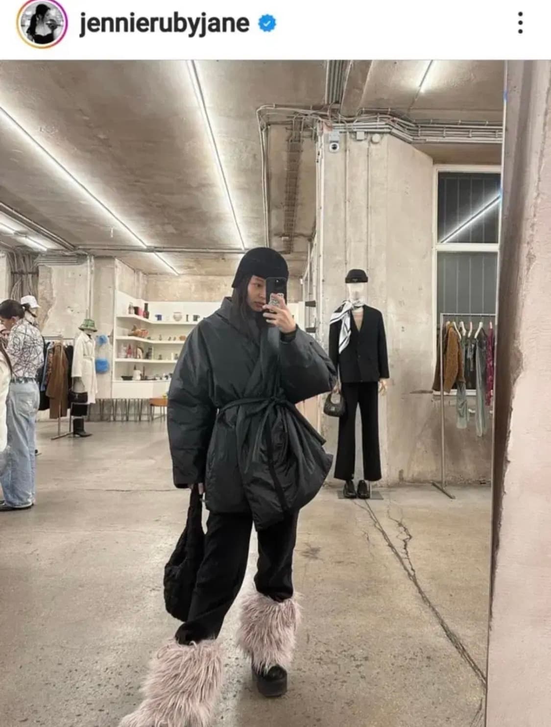 아모멘토 amomento 듀벳 숄 푸퍼 패딩 M 남녀공용 (제니패딩) 상품이미지5